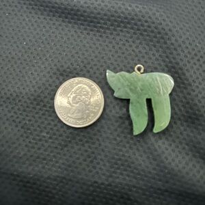 This Chai Jade pendant is beautiful
Excellent condition
Chai ”to life” in Hebrew